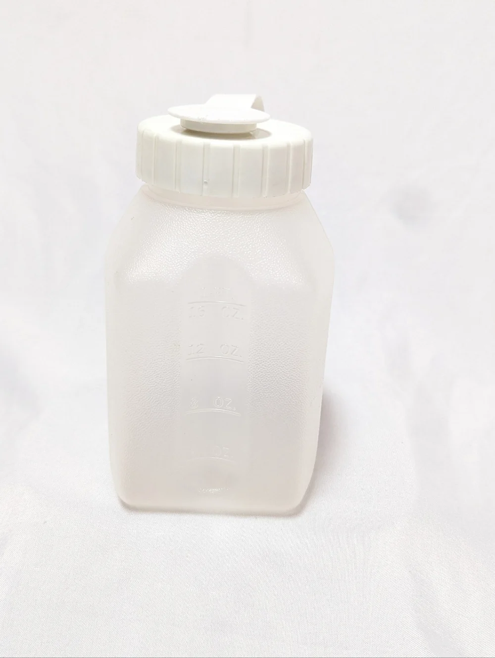Vintage Rubbermaid 1 Pint‎ Servin Saver Drink Storage Bottle With White Lid